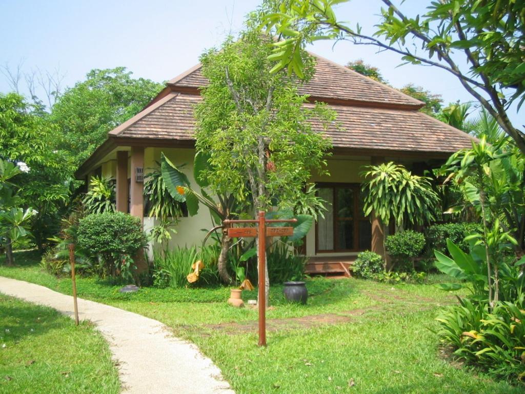 Palm Spa Village Resort Mae Rim Exterior photo